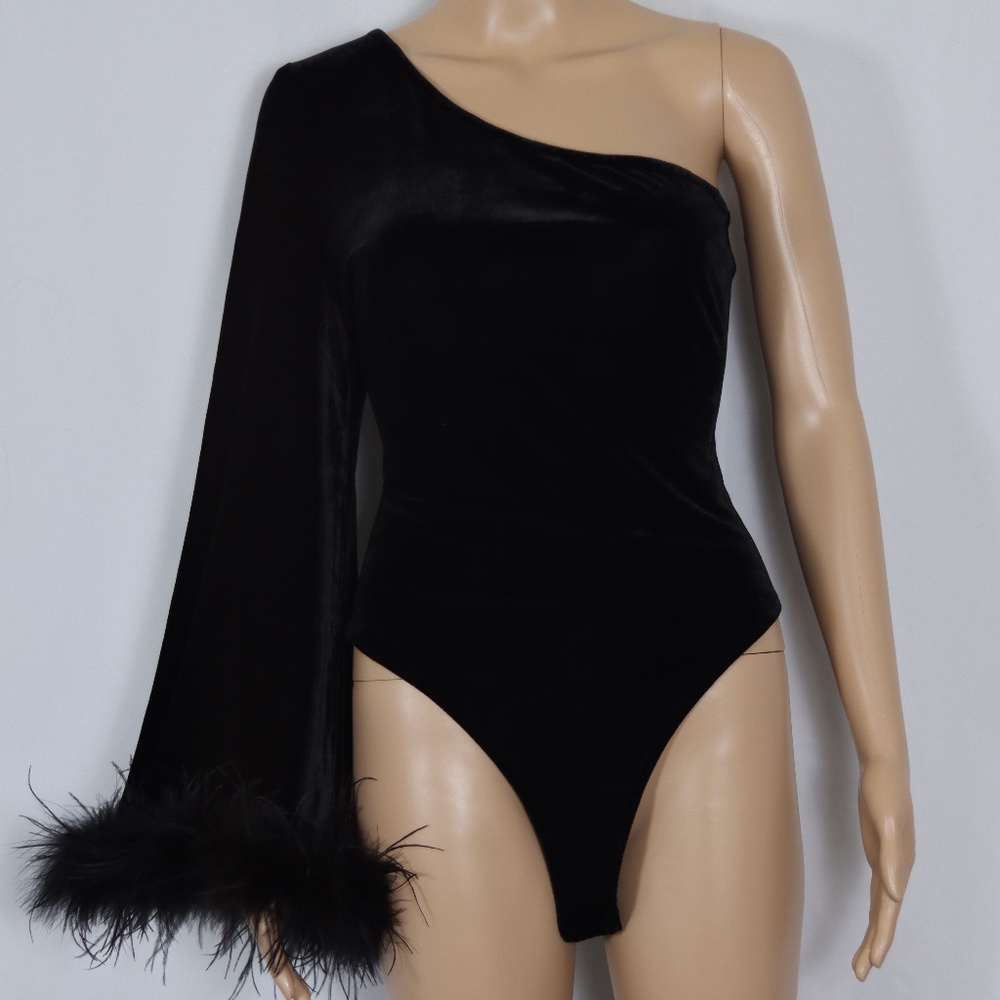BLACK VELVET ONE SLEEVE BODYSUIT WITH FEATHER DETAILS ON THE SLEEVE - Picture 3 of 9